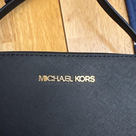 Michael Kors Crossbody - Picture 5 of 7